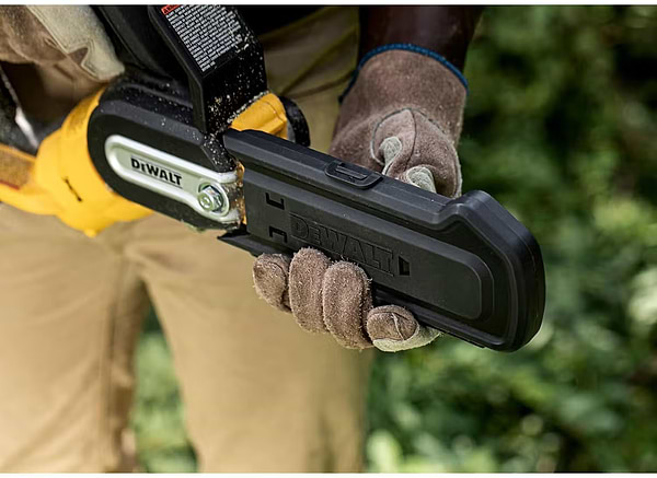 Фото - Ланцюгова пила DeWALT DCMPS520P1