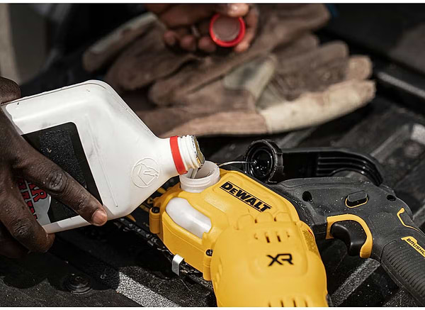 Фото - Ланцюгова пила DeWALT DCMPS520P1