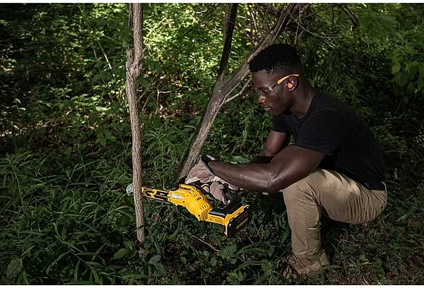 Фото - Ланцюгова пила DeWALT DCMPS520P1