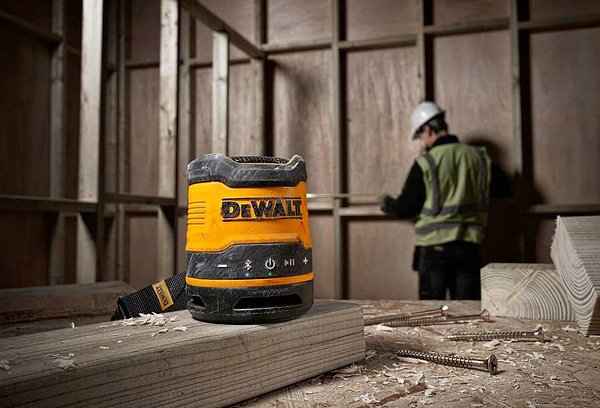 Фото - Портативная акустика DeWALT DCR009