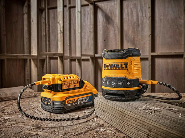 Фото - Портативная акустика DeWALT DCR009