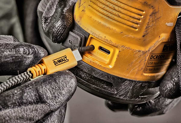 Фото - Портативная акустика DeWALT DCR009