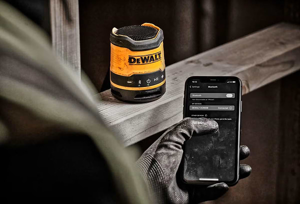 Фото - Портативная акустика DeWALT DCR009