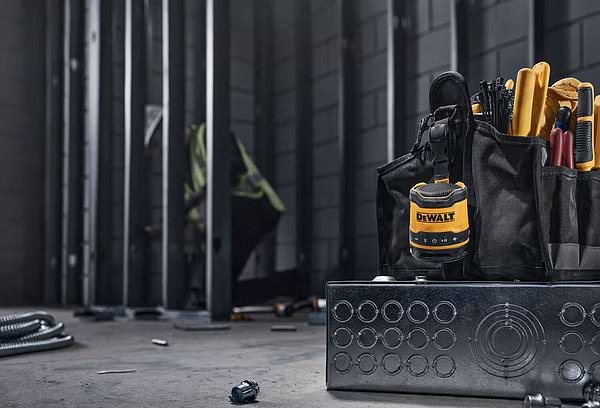 Фото - Портативная акустика DeWALT DCR009