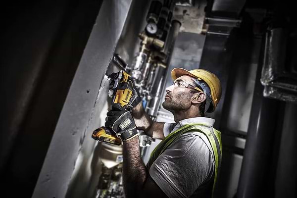 Фото - Багатофункціональний інструмент DeWALT DCS356N