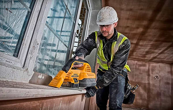 Фото - Пылесос для сухой уборки без мешка DeWALT DCV517N
