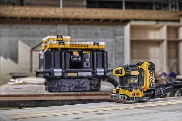 Фото - Виброшлифовочная машина DeWALT 18 В XR Li-lon (DCW200NT)