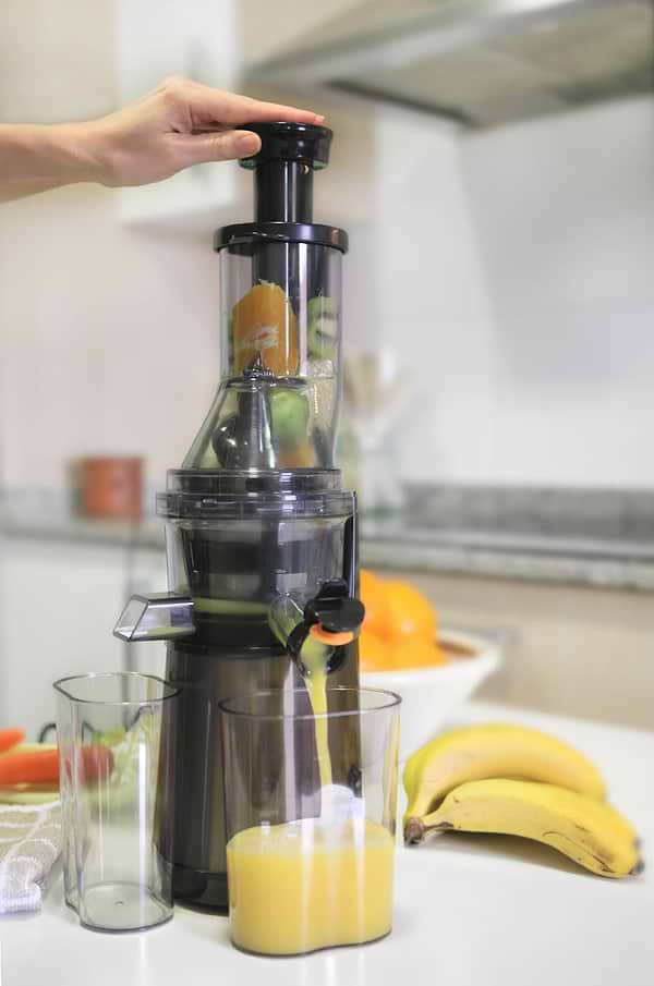 Фото - Соковыжималка шнековая Black&Decker BXJE200E