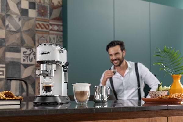 Фото - Кофеварка рожковая Delonghi EC 685.W