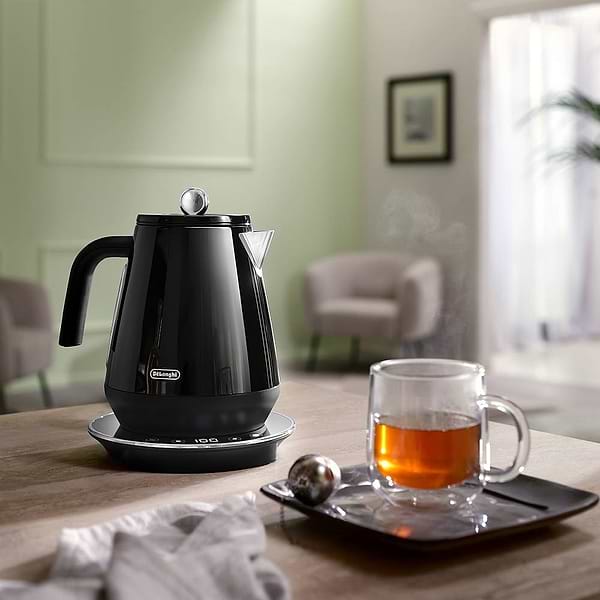 Фото - Электрический чайник Delonghi KBY 2011 BK