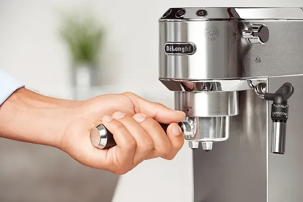 Фото - Кавоварка ріжкова Delonghi EC 685.M