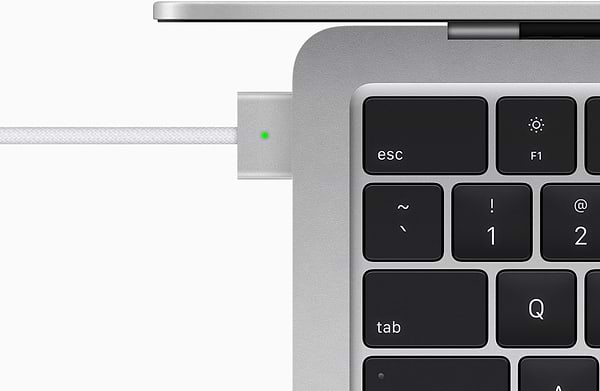 Фото - Ноутбук Apple MacBook Air 13.6'' M2 8-Core GPU 256Gb MLXY3 Silver