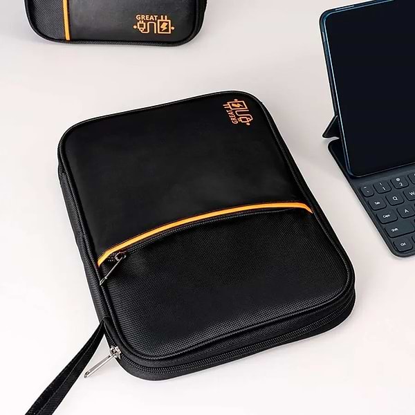 Фото - Органайзер для зберігання кабелів Love You Home і планшета до 11'' Чорний 28х20х3 см (59030)