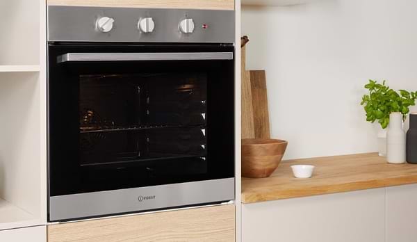 Фото - Духовой шкаф электрический Indesit IFW 6530 IX