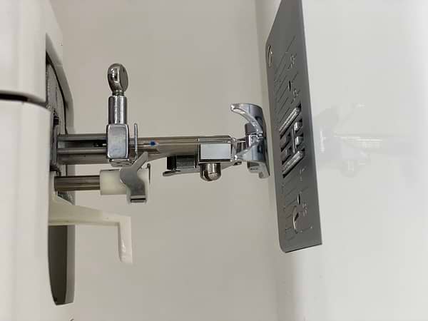 Фото - Швейна машина Veritas Camille