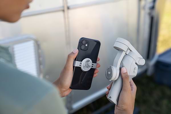 Фото - Трёхосевой ручной стабилизационный подвес DJI Osmo Mobile 4