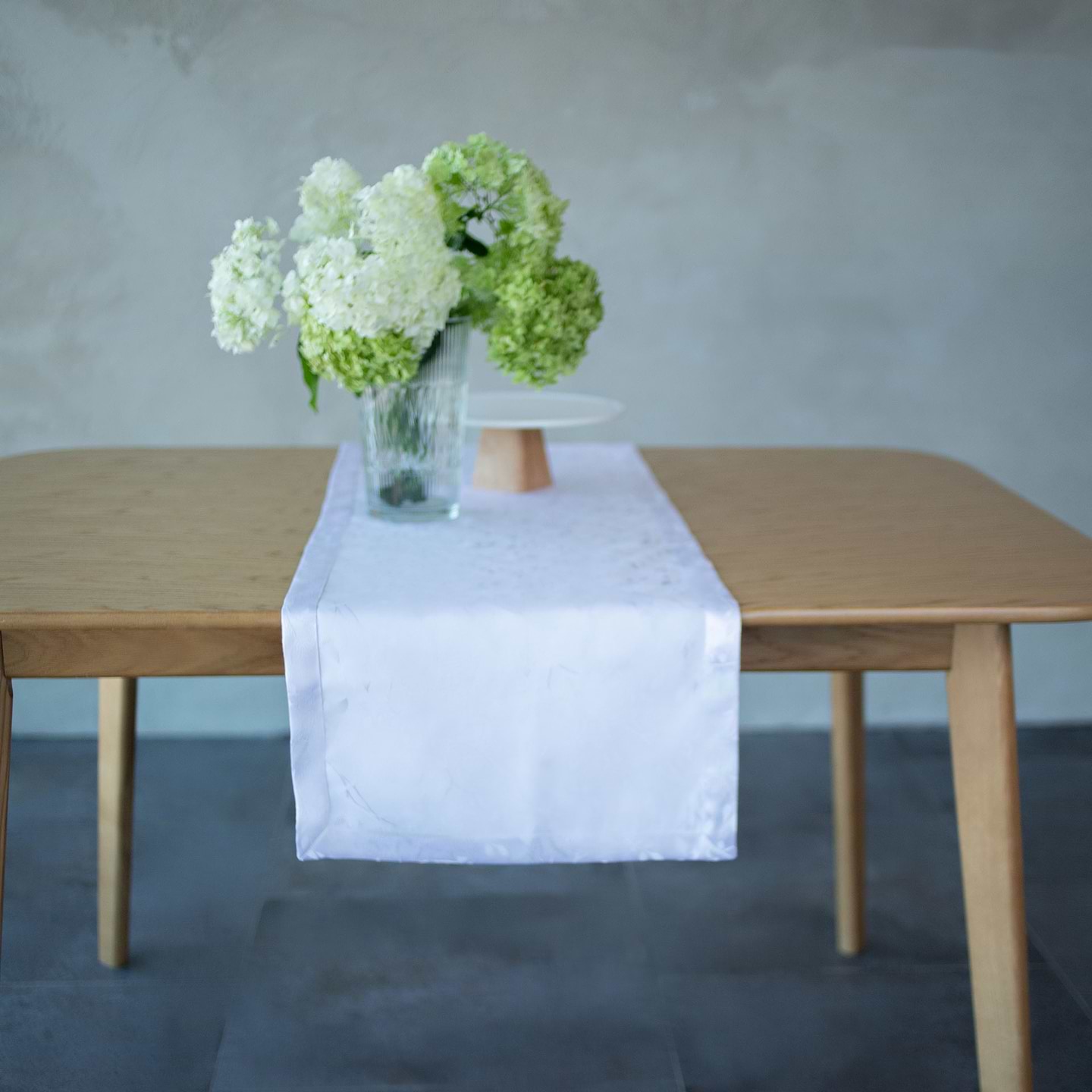 Скатертина раннер Едельвіка Роял біла 180х40 (419-23/00)