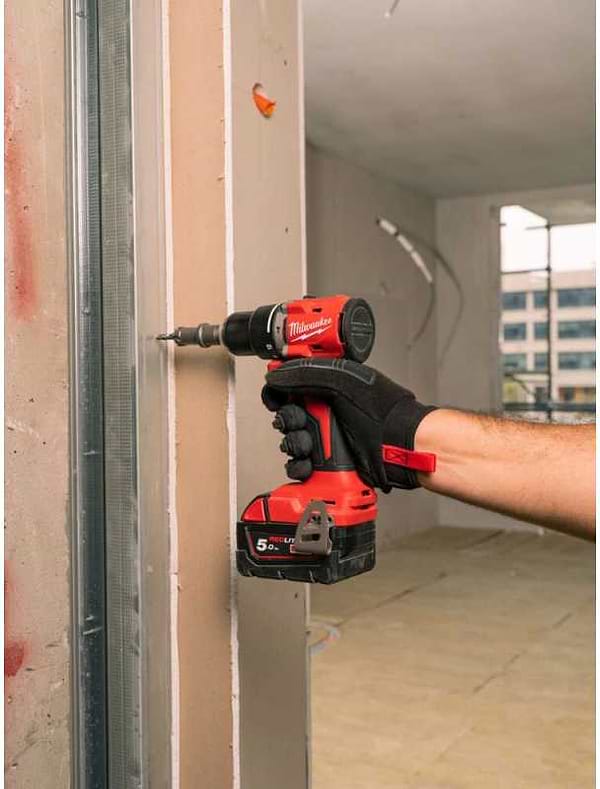 Фото - Дрель-шуруповерт Milwaukee M18 BLPDRC-0 (4933492820/B2)