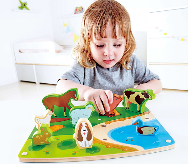 Фото - Сортер Hape Зверята на ферме с фигурками (E1454)