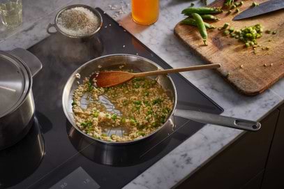 Фото - Сковорода універсальна Fiskars All Steel Pure 28 см (1065628)