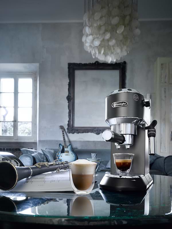 Фото - Кавоварка рожкова Delonghi EC 685.BK