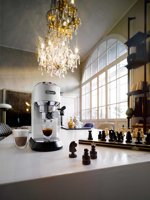 Фото - Уценка - Кофеварка рожковая Delonghi EC 685.W