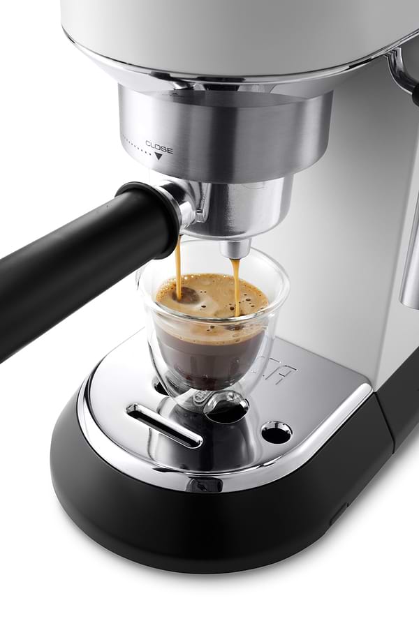 Фото - Уценка - Кофеварка рожковая Delonghi EC 685.W