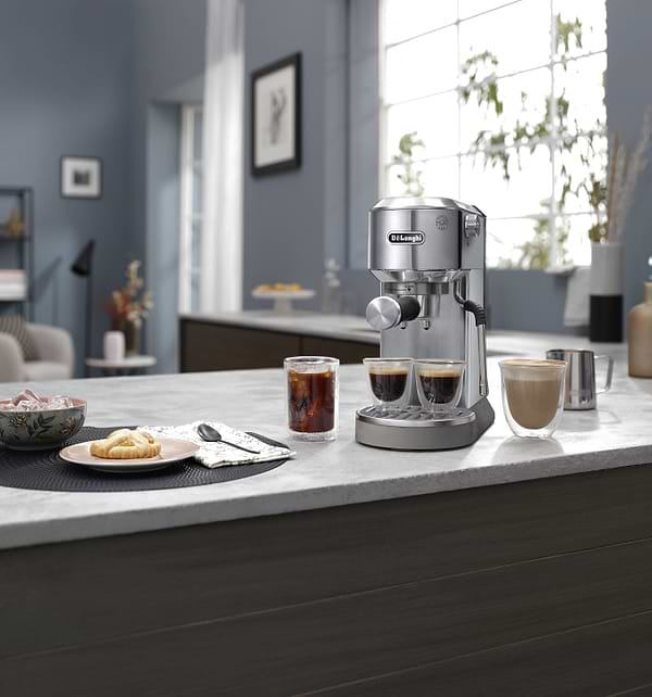 Фото - Уценка - Кофеварка рожковая Delonghi EC890.M