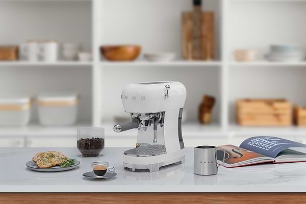 Фото - Кавоварка ріжкова Smeg ECF02WHEU