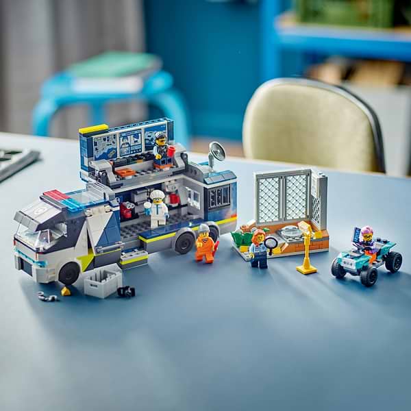 Фото - Конструктор LEGO City Передвижная полицейская криминалистическая лаборатория (60418)