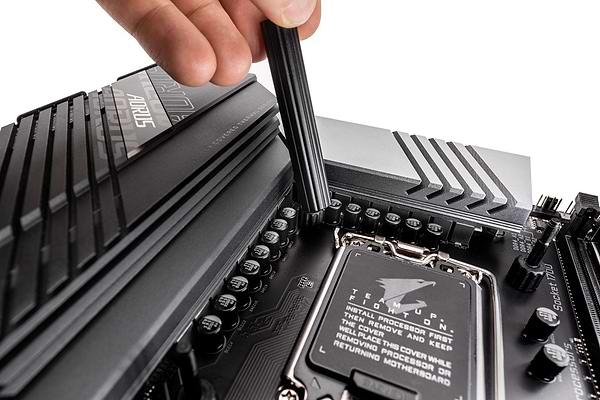 Фото - Водяная система охлаждения EKWB EK-Nucleus AIO CR240 Dark (3831109900185)