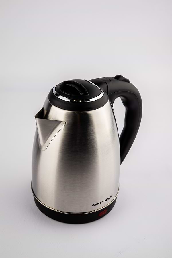 Фото - Электрический чайник Grunhelm EKS-2028