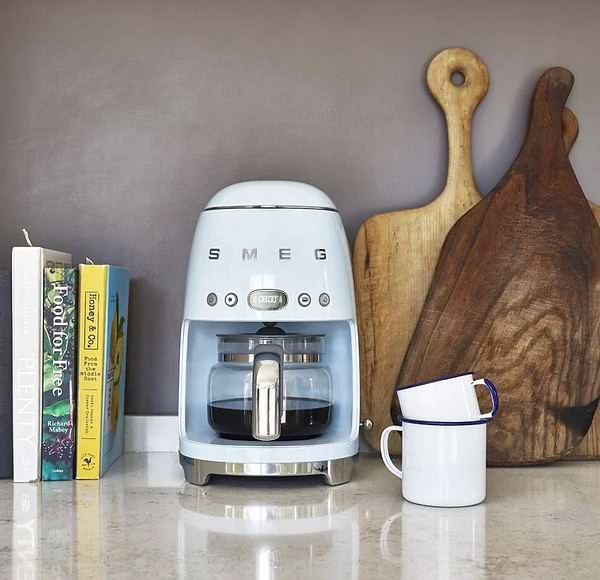 Фото - Кофеварка капельная Smeg DCF02PBEU