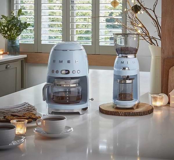 Фото - Кофеварка капельная Smeg DCF02PBEU