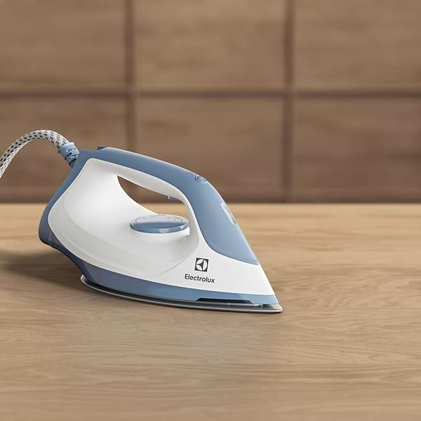 Фото - Утюг с парогенератором Electrolux E5ST1-2DB