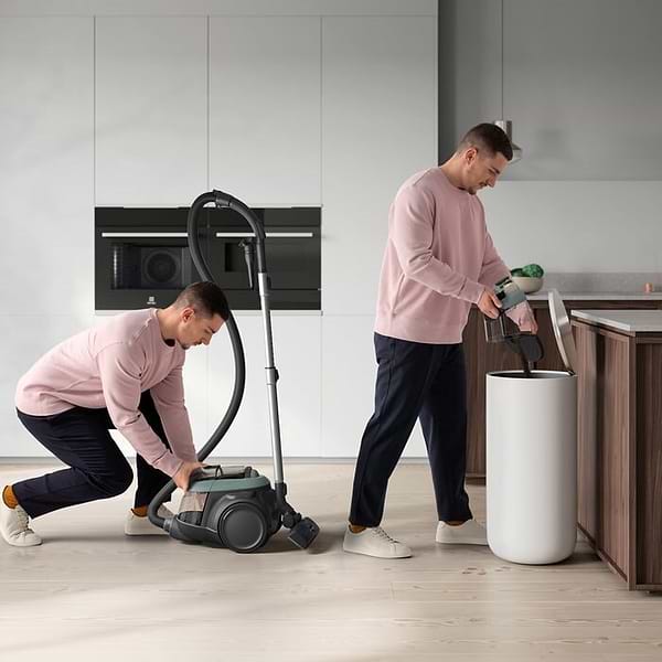 Фото - Пылесос для сухой уборки без мешка Electrolux EL61C2OG