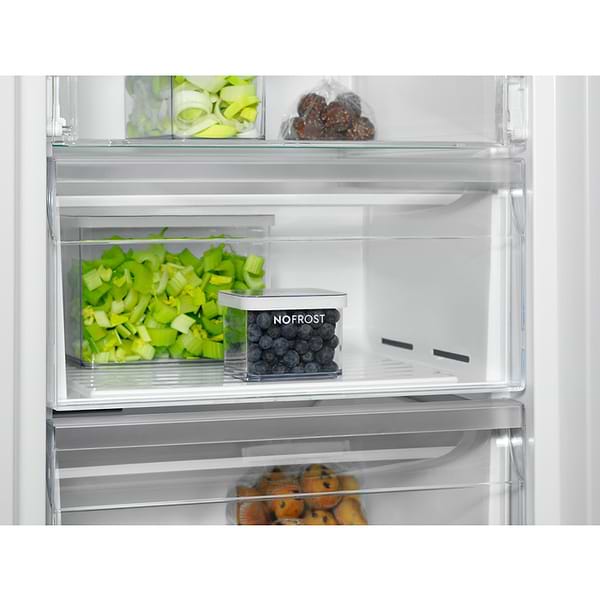 Фото - Морозильная камера Electrolux RUT7ME28X2