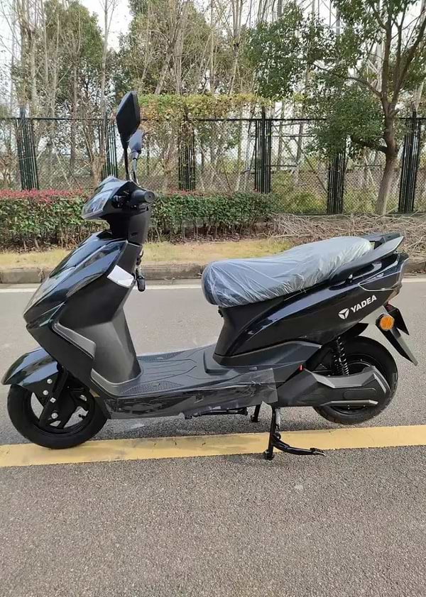 Фото - Електроскутер YADEA LUNA Black
