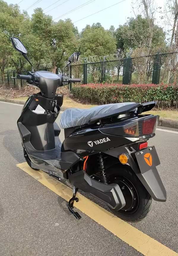 Фото - Електроскутер YADEA LUNA Black