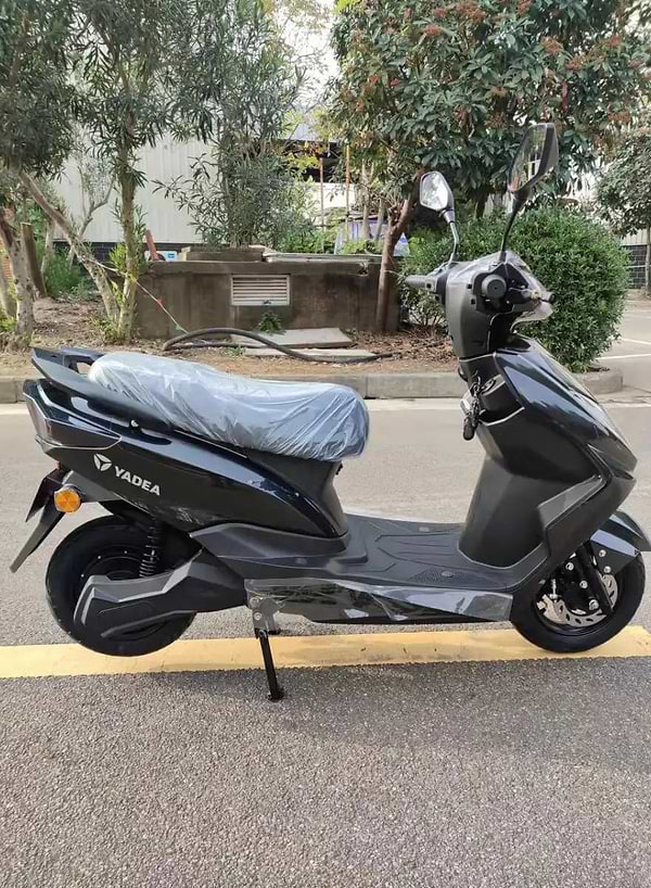 Фото - Електроскутер YADEA LUNA Black