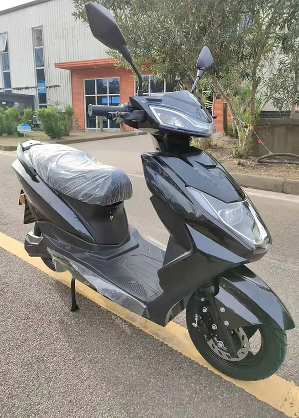 Фото - Електроскутер YADEA LUNA Black