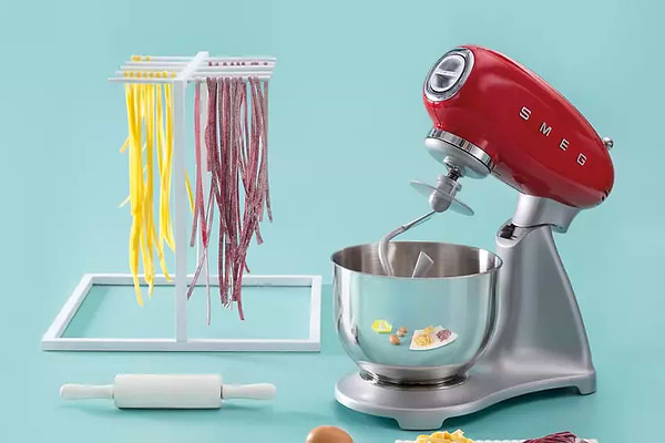 Фото - Кухонна машина Smeg SMF02RDEU
