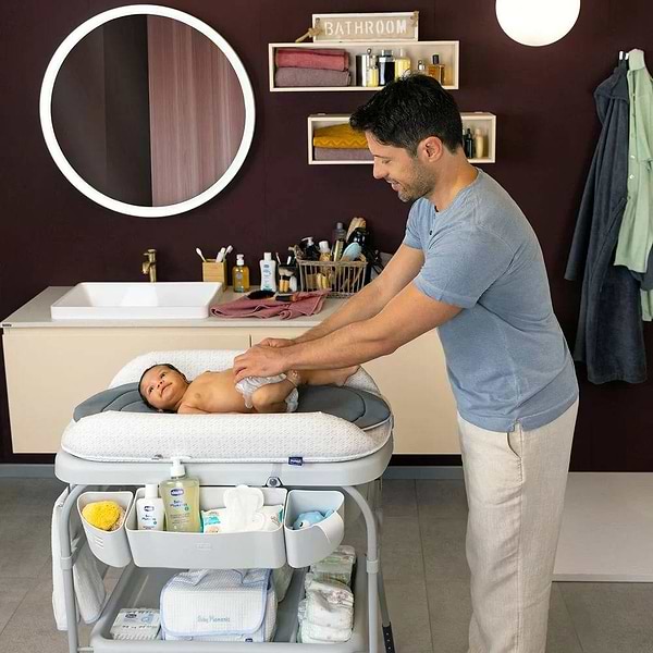 Фото - Столик пеленальный Chicco Cuddle & Bubble с ванной цв. 39 (79348.39)
