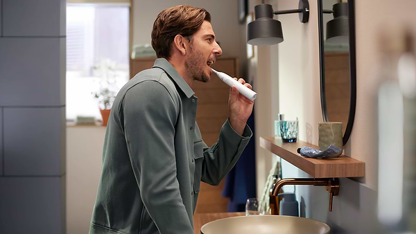 Фото - Уценка - Зубная щетка электрическая Philips HX7108/01 серии 5300