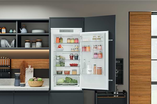 Фото - Холодильник встраиваемый Hotpoint-Ariston HAC18T311