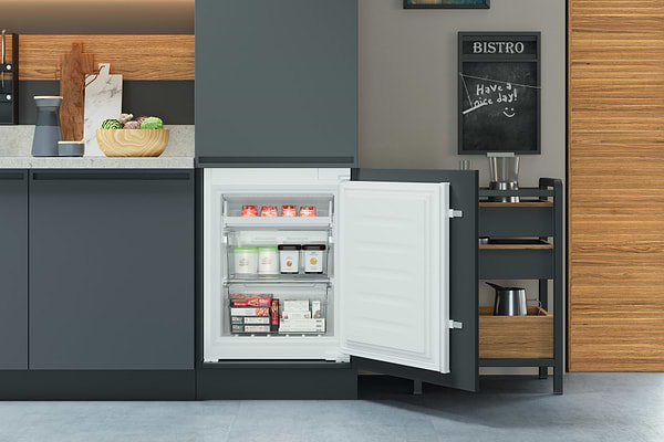 Фото - Холодильник встраиваемый Hotpoint-Ariston HAC18T311