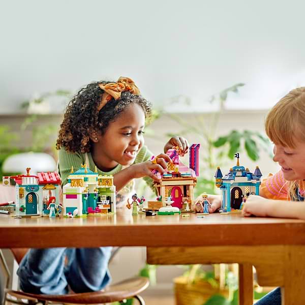 Фото - Конструктор LEGO  │ Disney Princess Пригода діснеївської принцеси на ярмарку (43246)