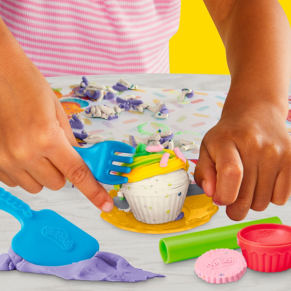 Фото - Набори для ліплення Hasbro Play-Doh Вежа капкейків (G0529)