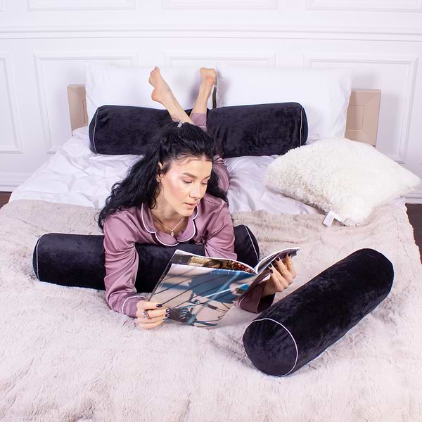 Фото - Подушка валик MirSon №8590 Velvet Line 28-0007 Black Полістирол 15x50 см (2200006340997)