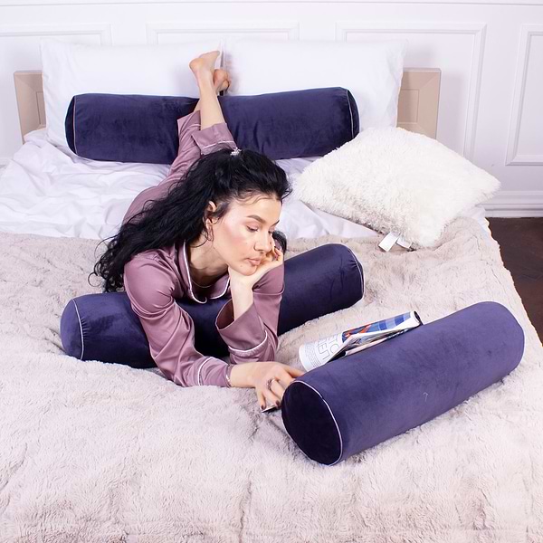 Фото - Подушка валик MirSon №8557 Velvet Line 28-0006 Navy blue 100% Memory 100х16 см (2200006344766)